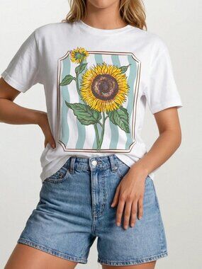 Sunflower Graphic Tee 🌻 | Vintage Botanical Shirt | Cottagecore Floral T-Shirt